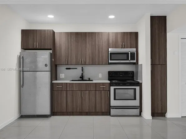 18 NW 45th St, Miami, FL
