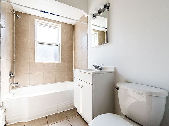 5012 W Jackson Blvd Apartments Chicago Bathroom_01