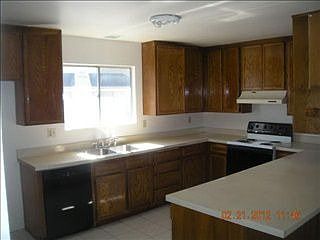 2nd image of 820 Hollister St #A