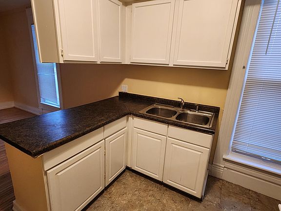5th image of 729 N Horsman St