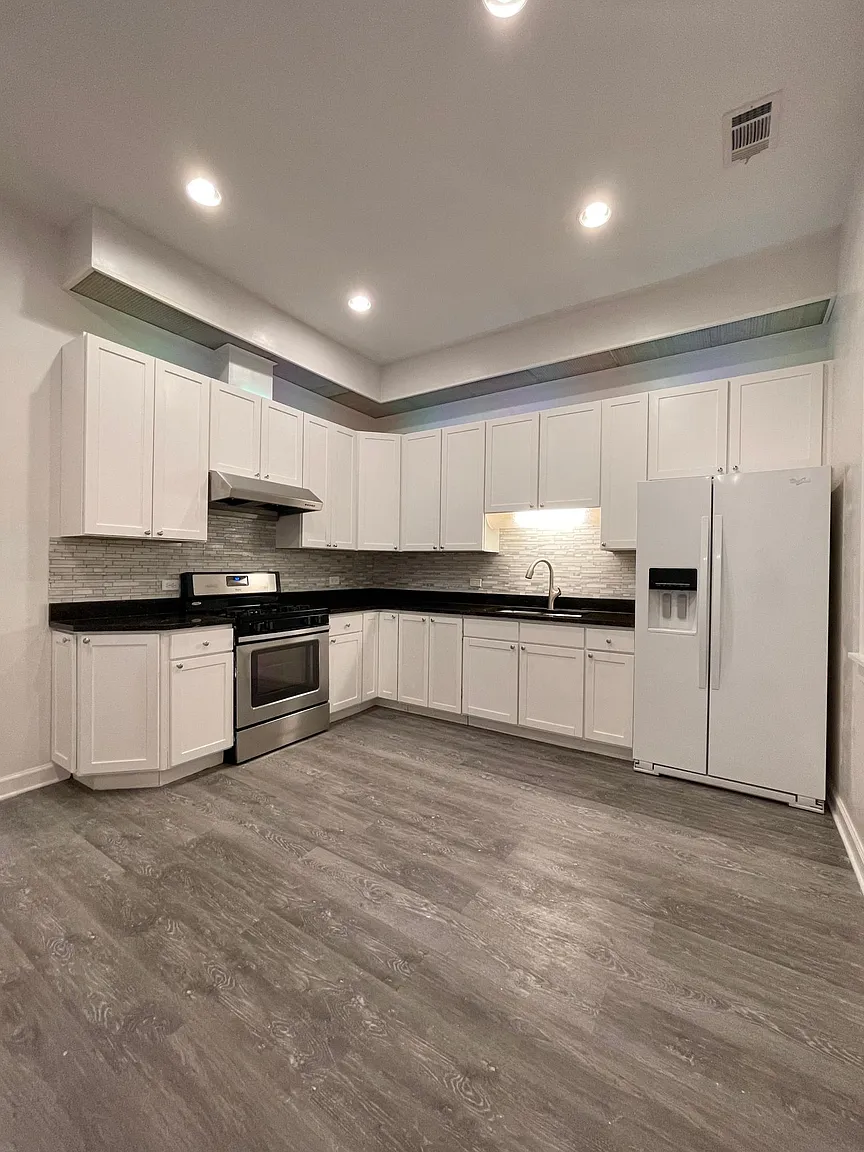 2841 S Wells St APT 1E photo 1