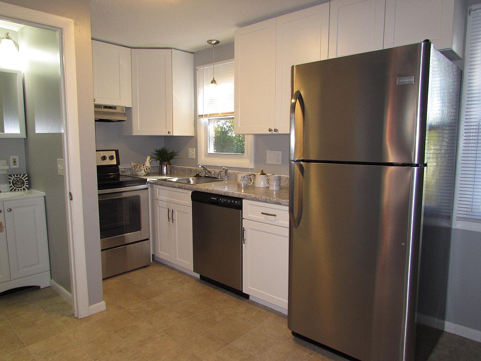 2nd image of 48 Stanley Ct