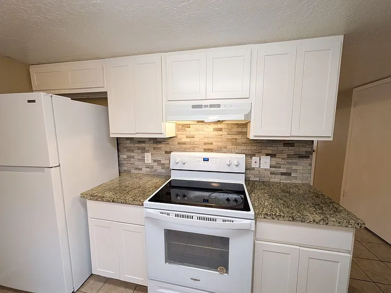 2700 N 16th St #21 — Photo 4