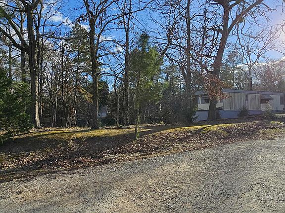 5th image of 240 E Elm Dr