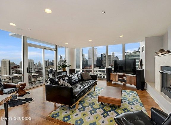 2nd image of 737 W Washington Blvd APT 2801