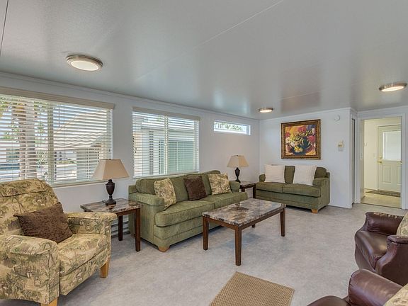3rd image of 609 Debonair Cir