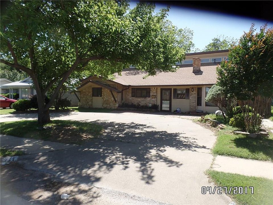 1st image of 711 Elaine Dr