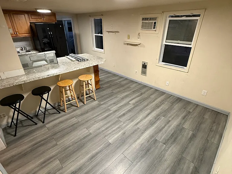 823 N Main St — Photo 3