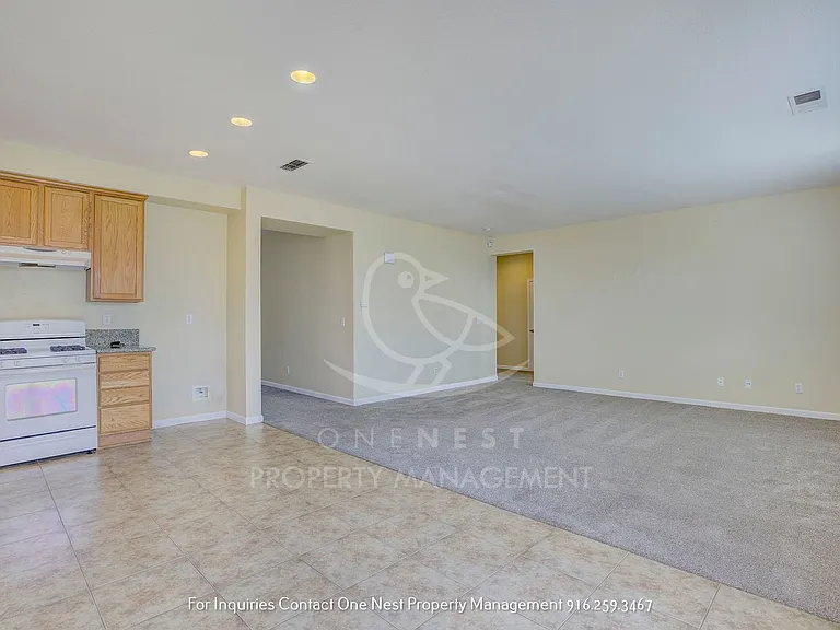 1746 Barney Ave — Photo 7