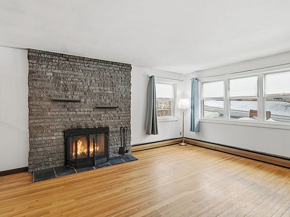 5th image of 144 Almon Ave
