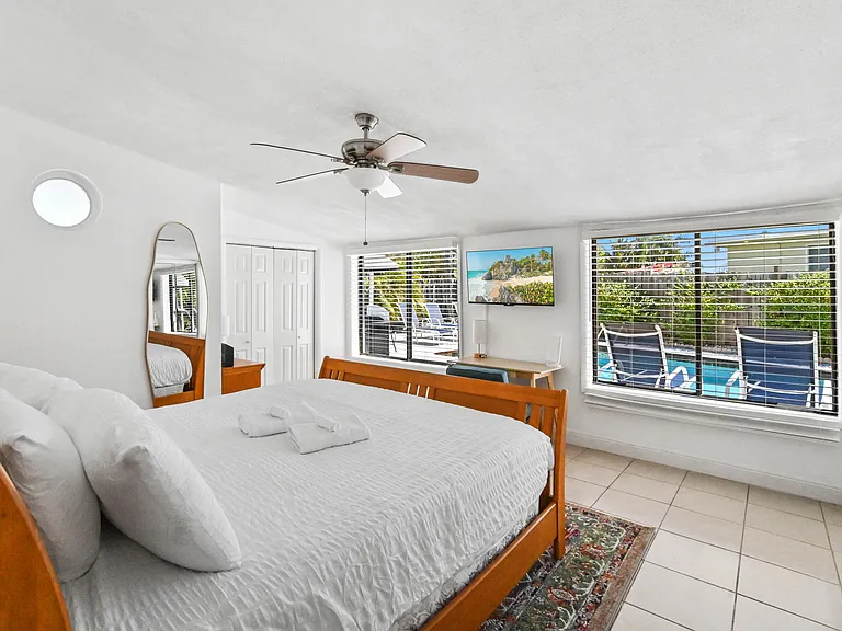 1032 W Jennings St — Photo 24