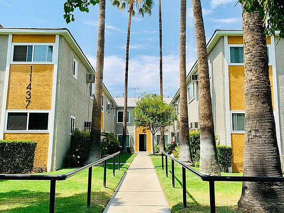 2nd image of 11437 Oxnard St #6