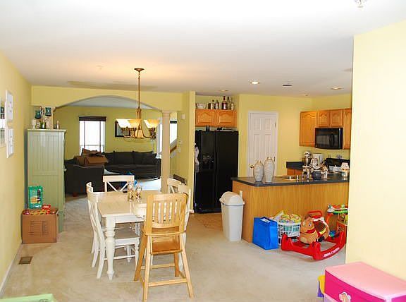 5th image of 196 Goldsborough Dr
