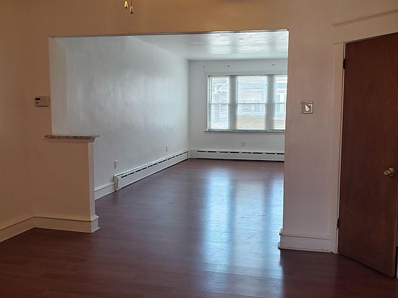 4th image of 7160 Glenloch St
