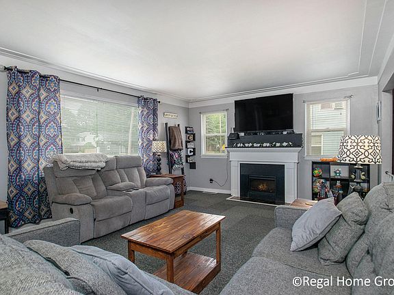 3rd image of 512 Mae Thy St SE