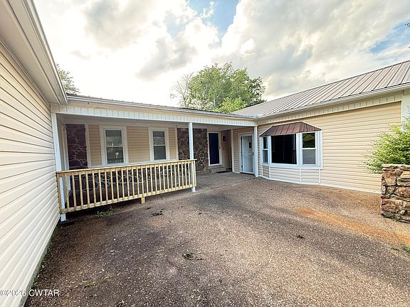 2nd image of 71 N Hampton Ln