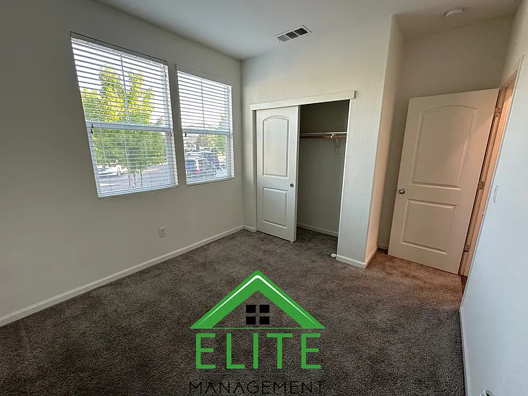 2551 Chuck Yeager Cir — Photo 3