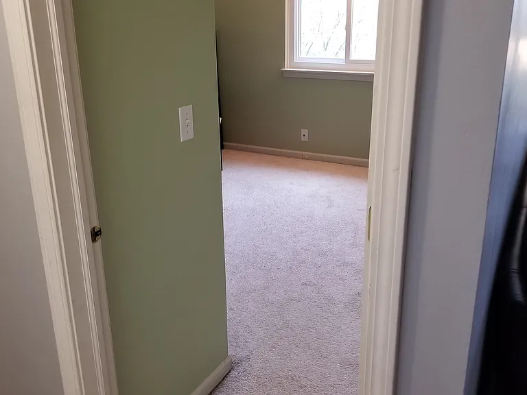 300 Crestview Dr #D — Photo 13
