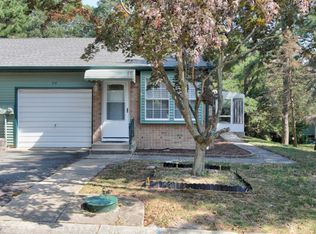 9 Pembroke Ln #B, Whiting, NJ 08759