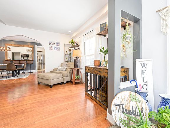 4th image of 311 E Columbus St