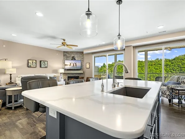 186 Sunset Palms Dr #3R, Camdenton, MO 65020