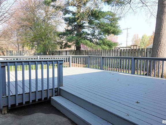 4th image of 1083 Sweetbriar Pl