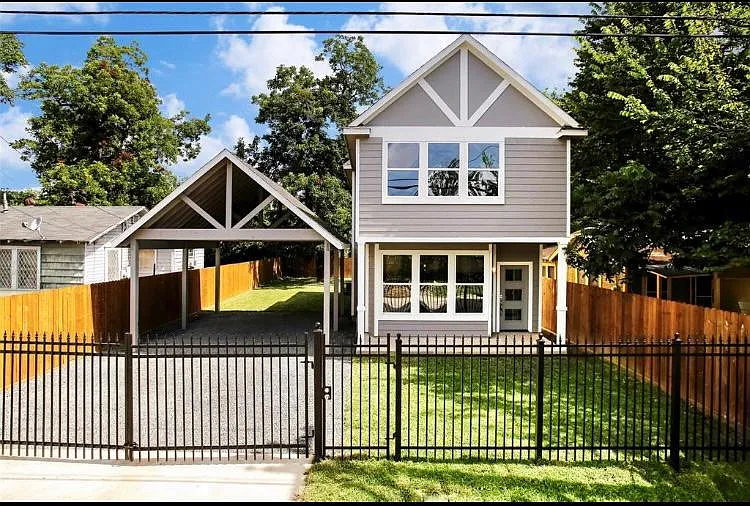 210 Marathon St — Photo 1