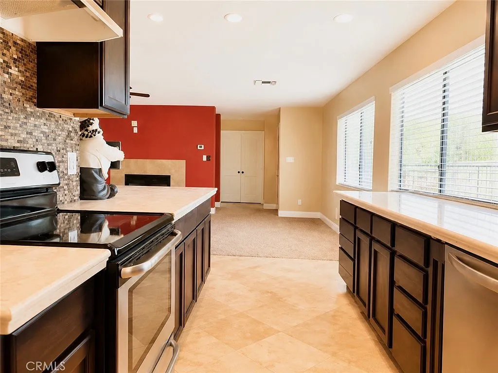 3 bed, 2100 sqft, $4,200 — Photo 3