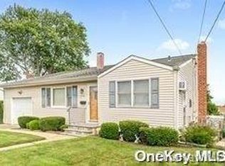 126 W Santa Barbara Rd, Lindenhurst, NY 11757