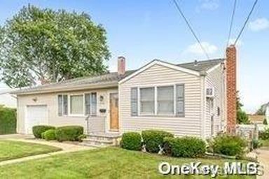 126 W Santa Barbara Road W, Lindenhurst, NY, 11757