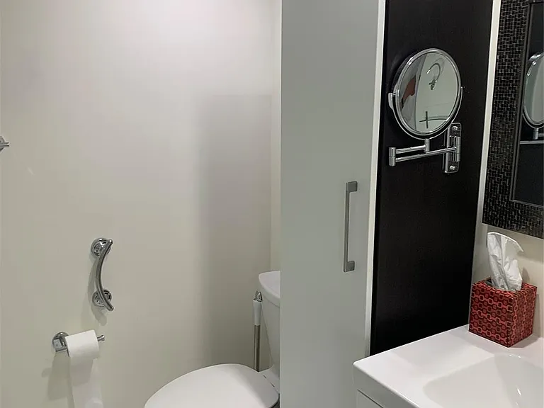 1000 Parkview Dr #319 — Photo 16