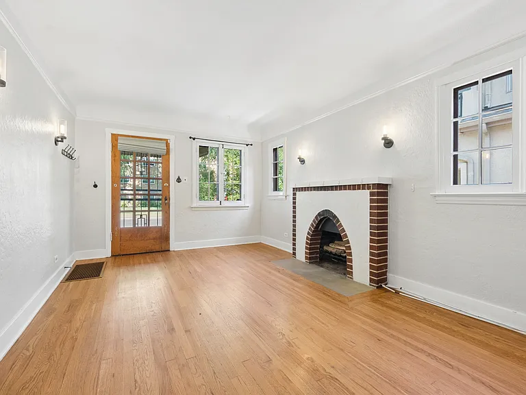 512 Jackson St — Photo 5