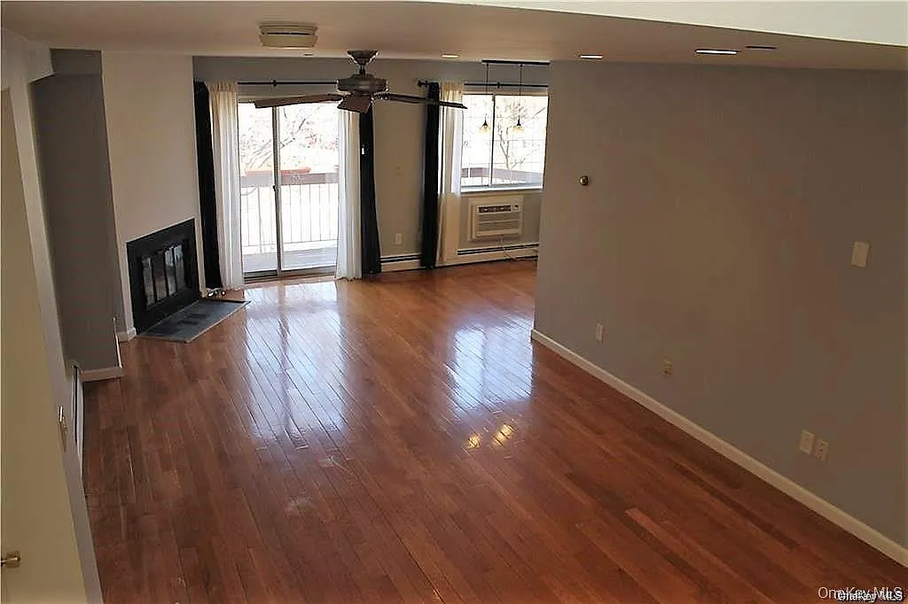 2 bed, 2.5 bath, 1320 sqft, $3,975 — Photo 2