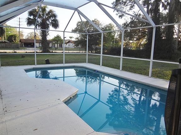 3rd image of 572 Touchstone Cir