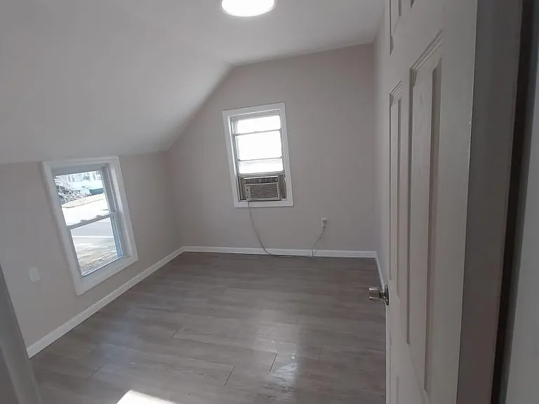 18 Magnolia Ave — Photo 11