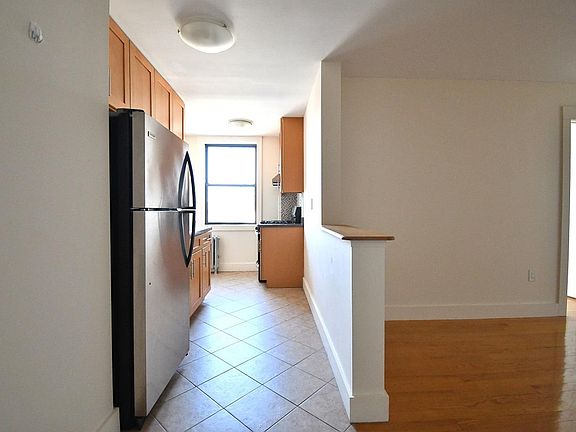 3rd image of 4 E Sidney Ave