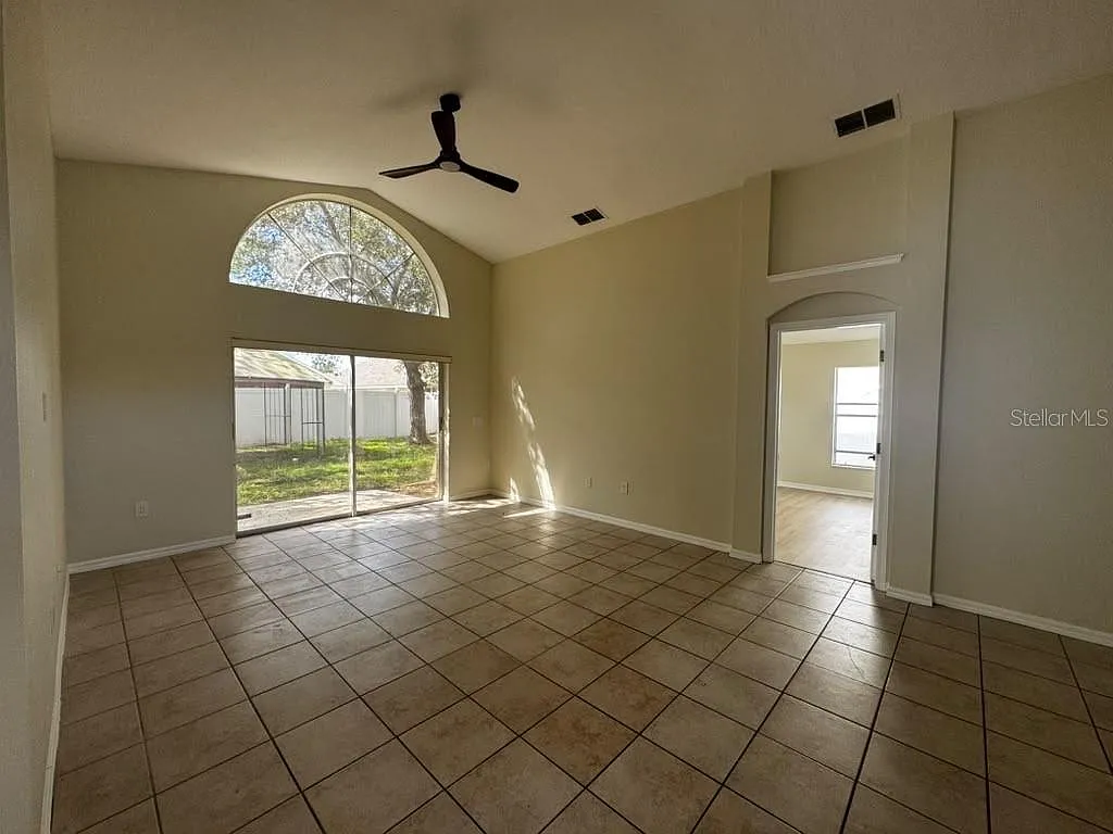 3 bed, 2.0 bath, 1536 sqft, $2,199 — Photo 2