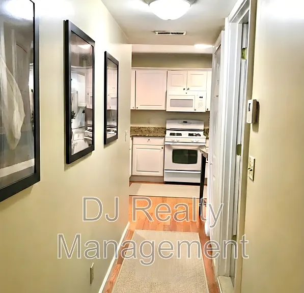 466 Commercial St #7 — Photo 7