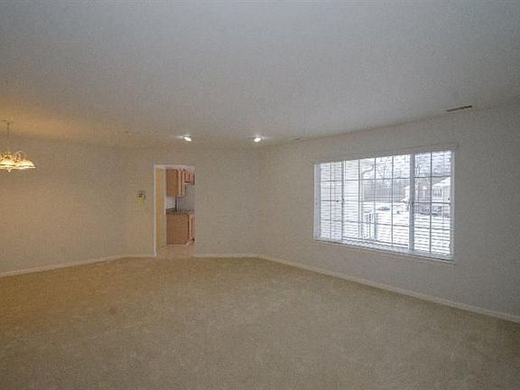 4th image of 9517 Lakeside Dr