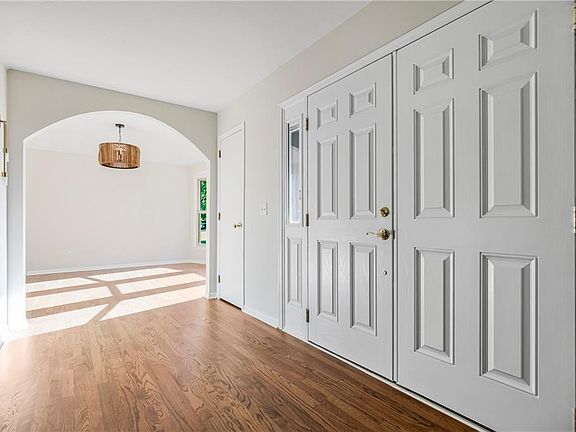 5th image of 25206 Lone Pine Dr