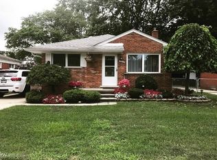 28005 Shock St, Saint Clair Shores, MI 48081