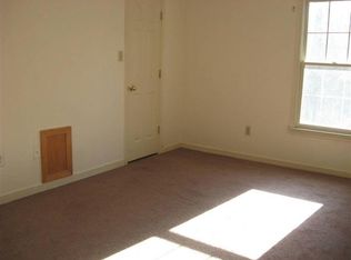 11110 Kentshire Ln, Chester, VA 23831