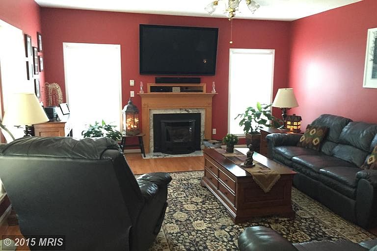 1st image of 830 Walnut Dr