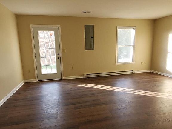 3rd image of 551 Pangborn Blvd