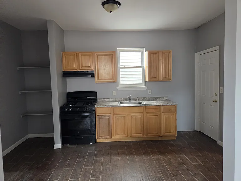 453 S 18th St #3B — Photo 2
