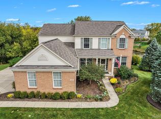 6195 Sapphire Ct, Grand Blanc, MI 48439