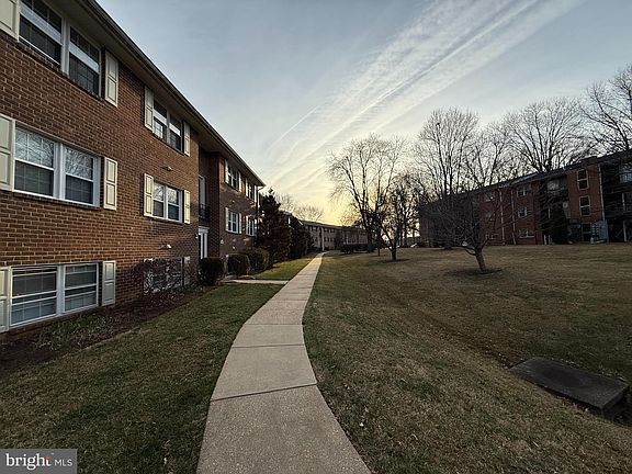 3rd image of 222 Crocker Dr APT F