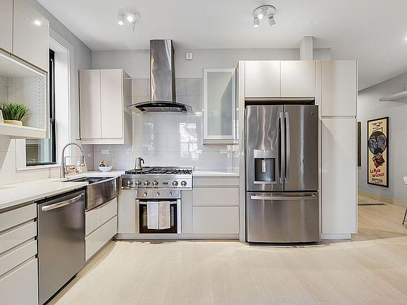 3rd image of 215 W 105th St APT 3B