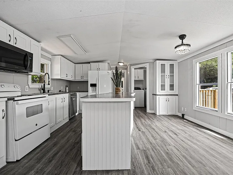2122 Koster Rd — Photo 1