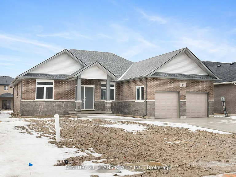 19 Tracy Dr — Photo 2